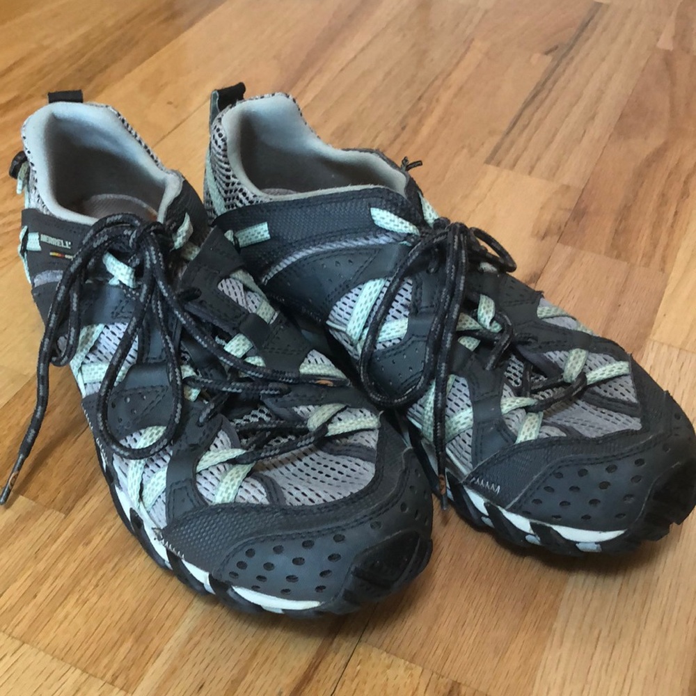 Merrill Continuum performance shoe